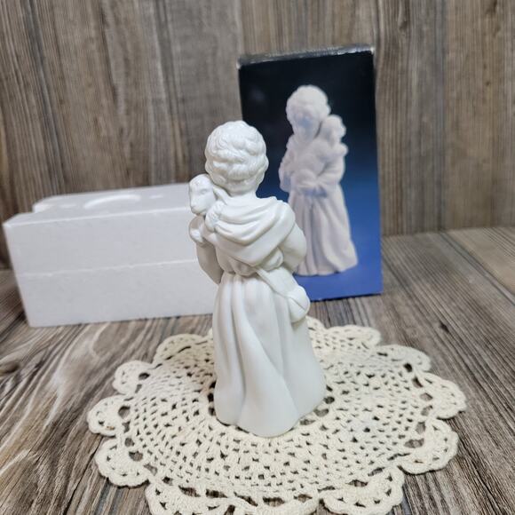 Vintage Avon Nativity Shepherd Boy Porcelain Figurine w Box 1983 - Picture 4 of 5